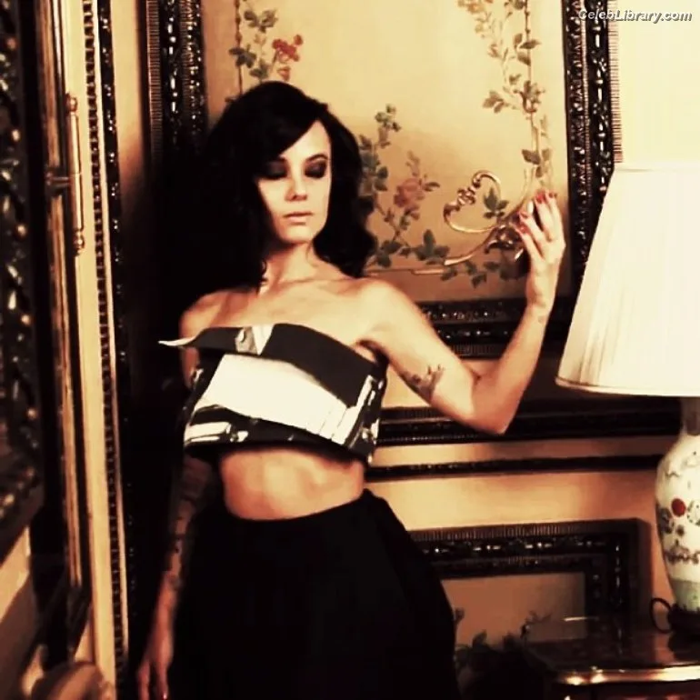 Alizee photo 18 of 152