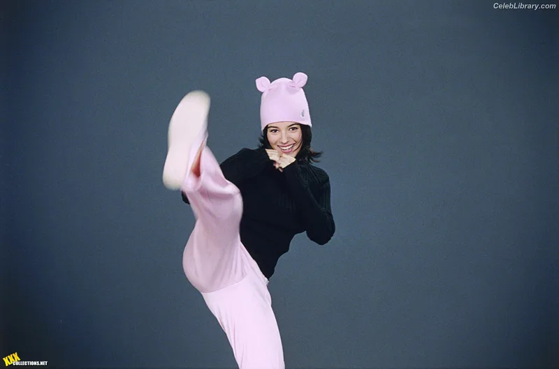 Alizee photo 3 of 152