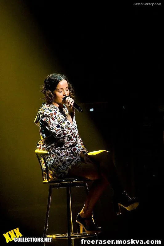 Alizee photo 5 of 152