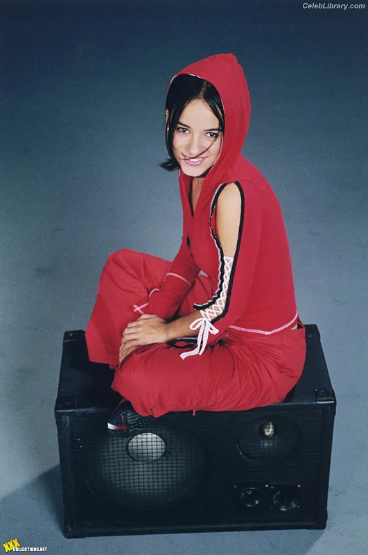 Alizee photo 10 of 152