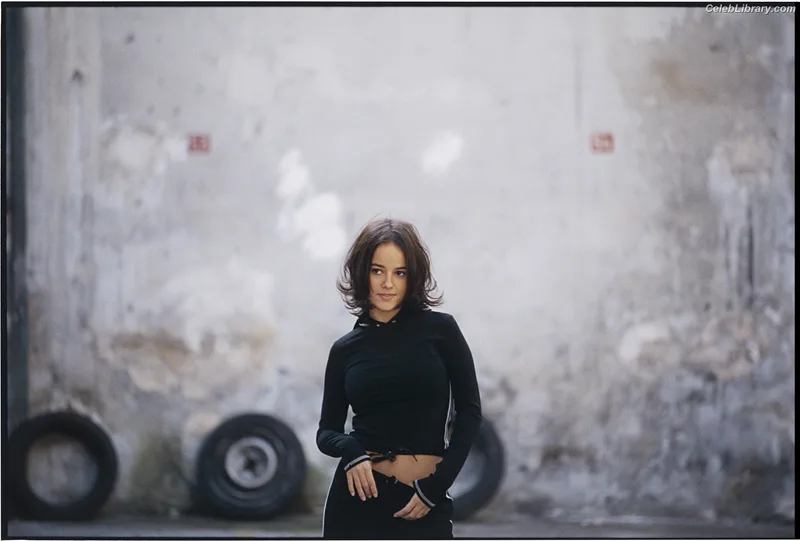 Alizee photo 11 of 152