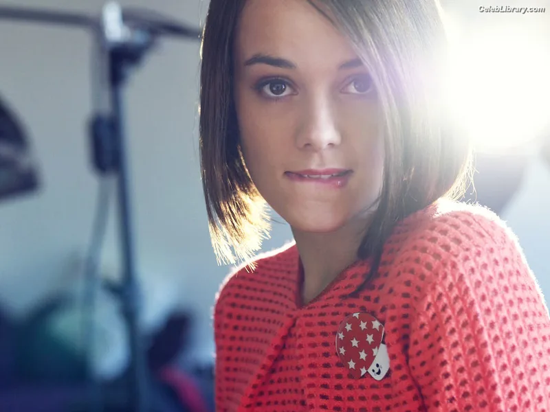 Alizee photo 21 of 152