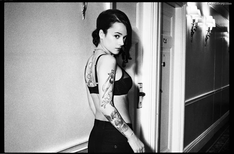 Alizee photo 1 of 152