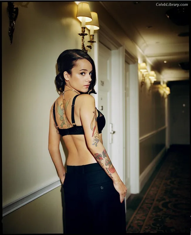 Alizee photo 4 of 152