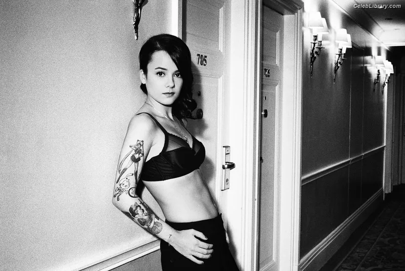 Alizee photo 6 of 152