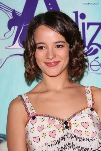 Alizee photo 11 of 152