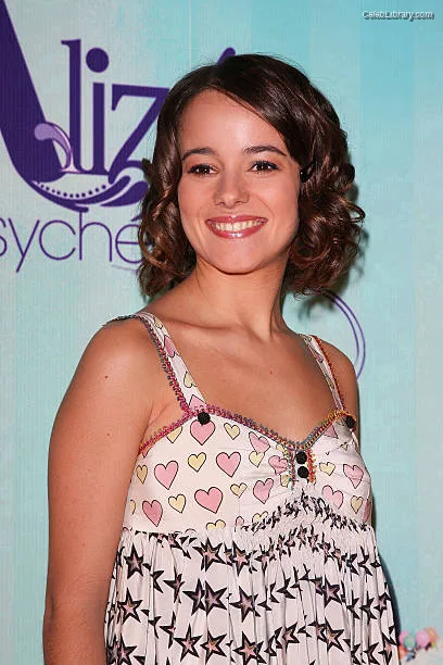 Alizee photo 12 of 152