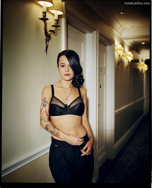 Alizee photo 22 of 152