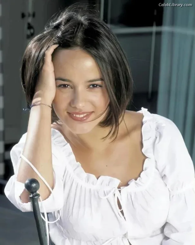 Alizee photo 1 of 152