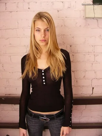 Allegra Carpenter photo 13 of 46