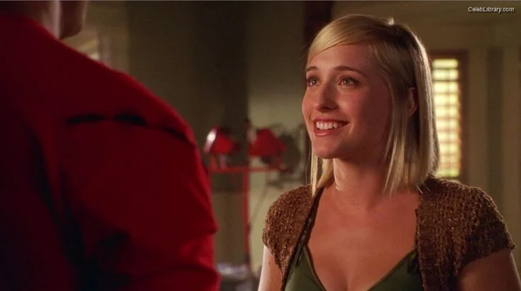 Allison Mack photo 3 of 70