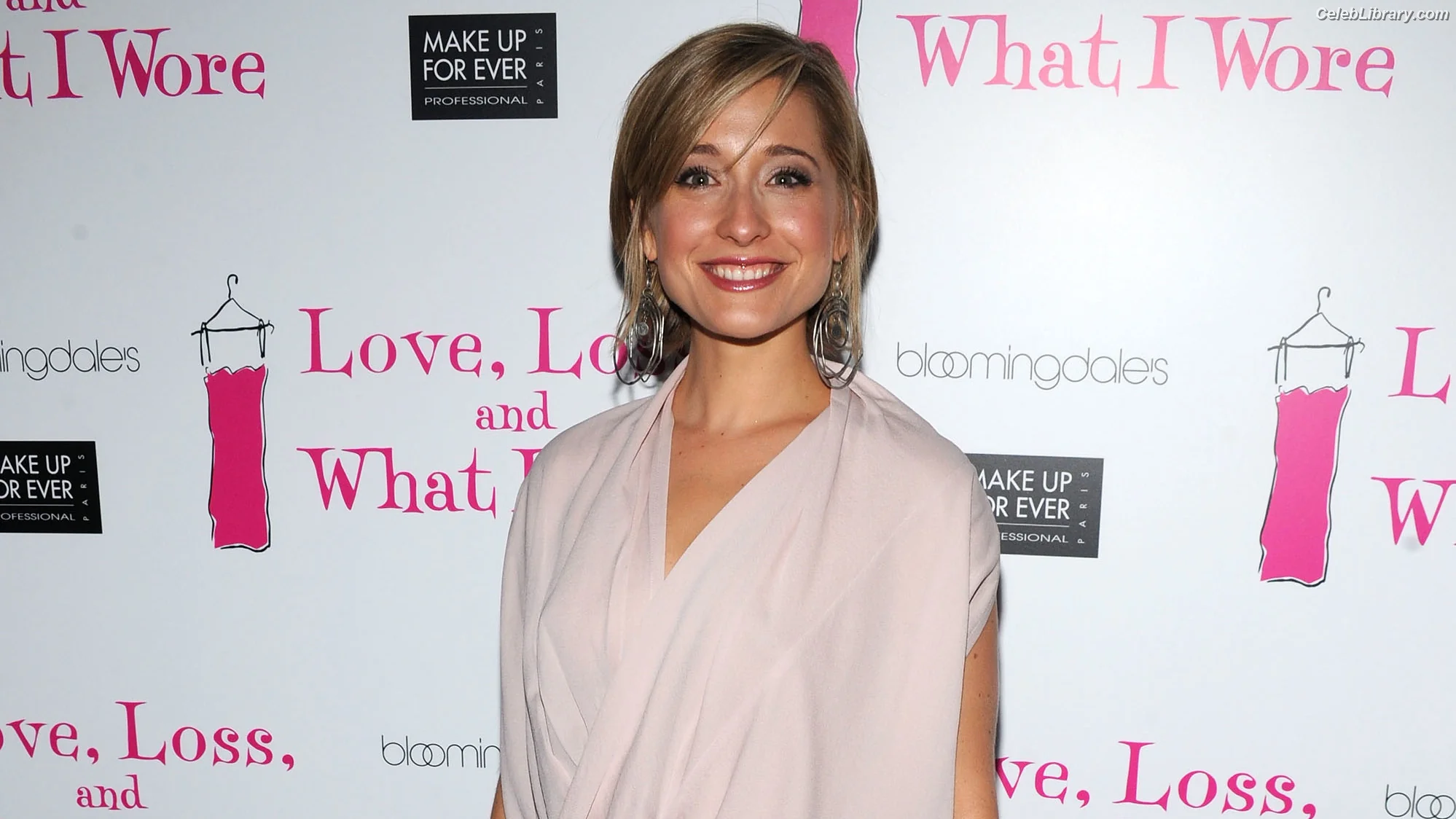 Allison Mack photo 17 of 70