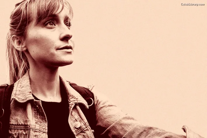Allison Mack photo 1 of 71