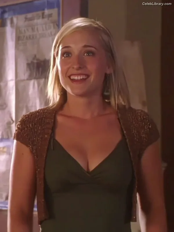 Allison Mack photo 2 of 71