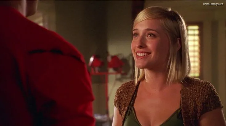 Allison Mack photo 3 of 71
