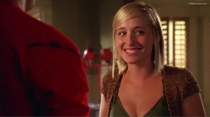 Allison Mack photo 4 of 71