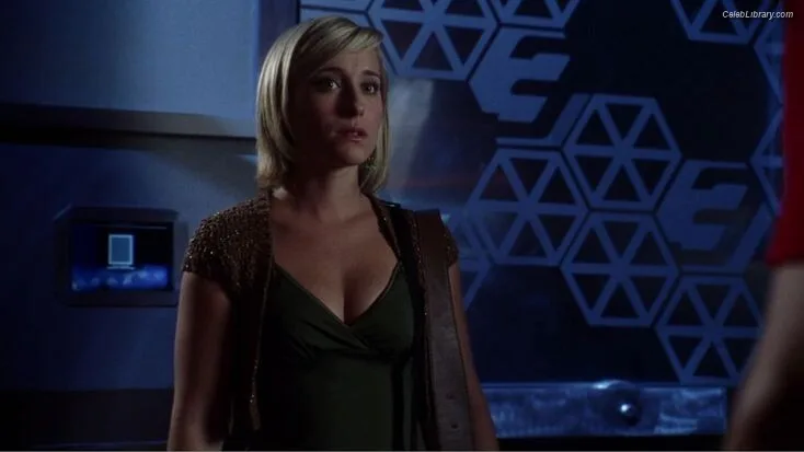 Allison Mack photo 11 of 71