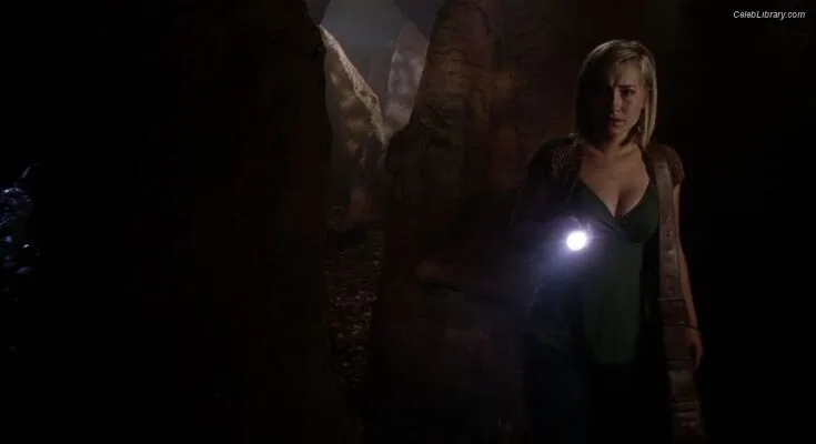 Allison Mack photo 13 of 71