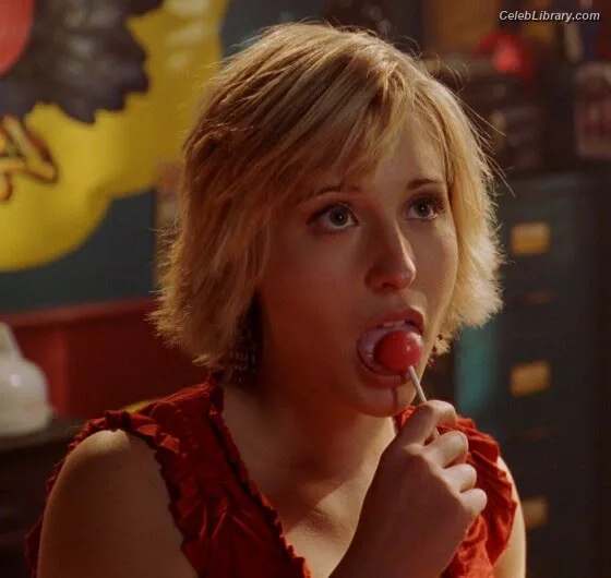 Allison Mack photo 3 of 71