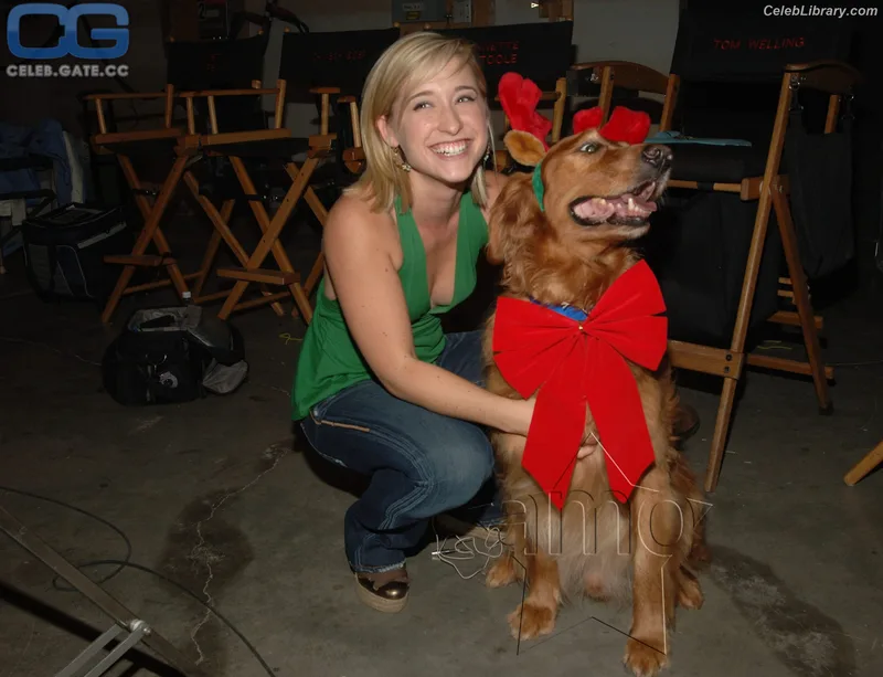 Allison Mack photo 5 of 71