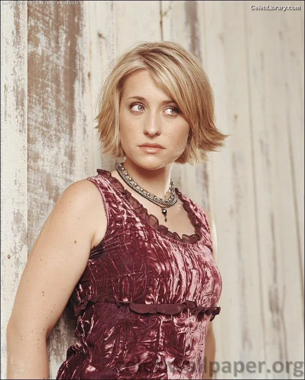 Allison Mack photo 12 of 71