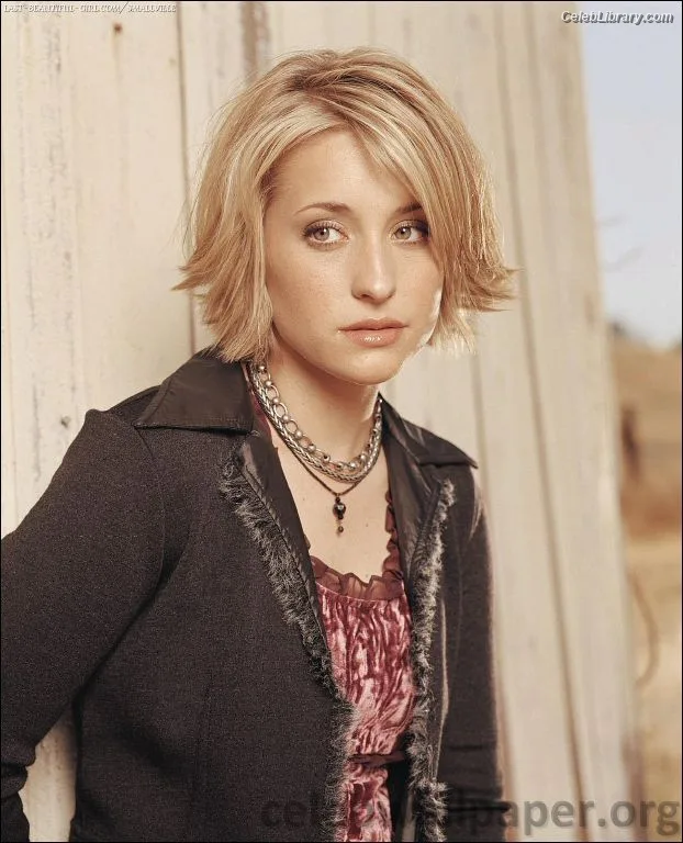 Allison Mack photo 14 of 71