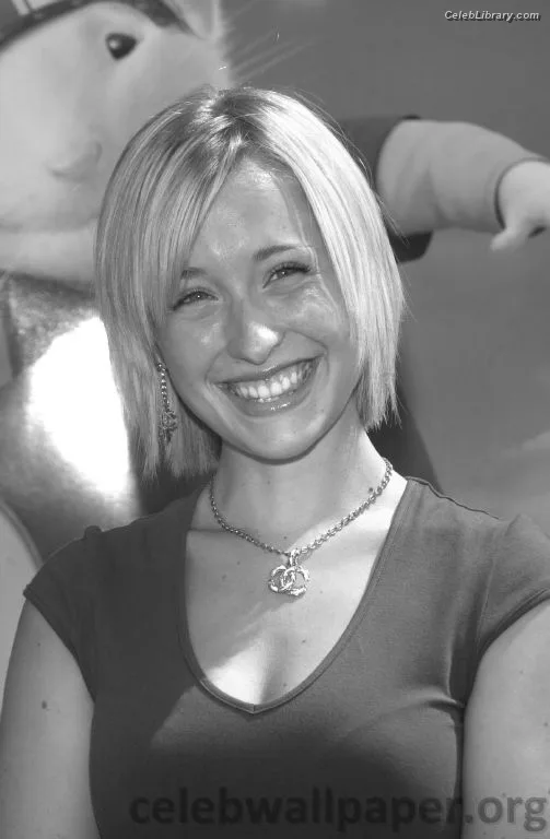 Allison Mack photo 22 of 71