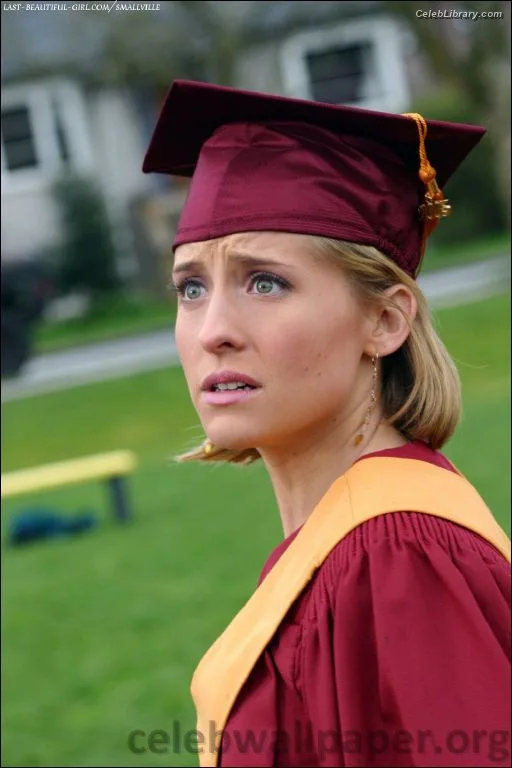 Allison Mack photo 23 of 71