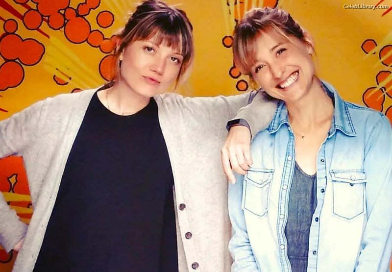 Allison Mack photo 3 of 71