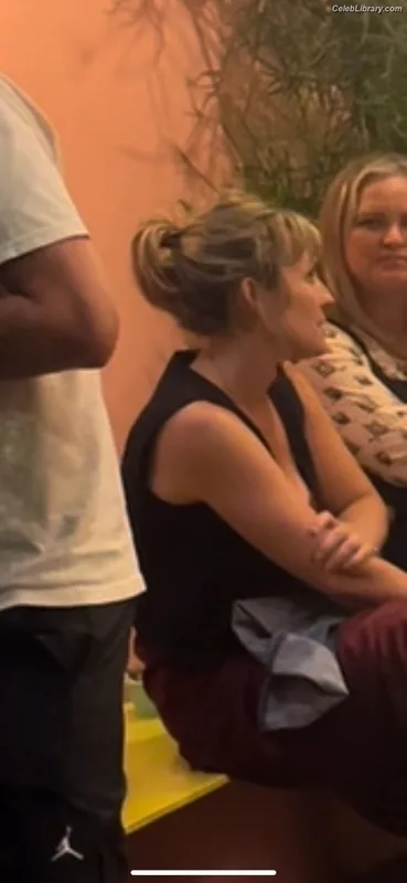 Allison Mack photo 7 of 71
