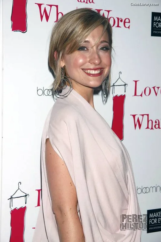 Allison Mack photo 19 of 71