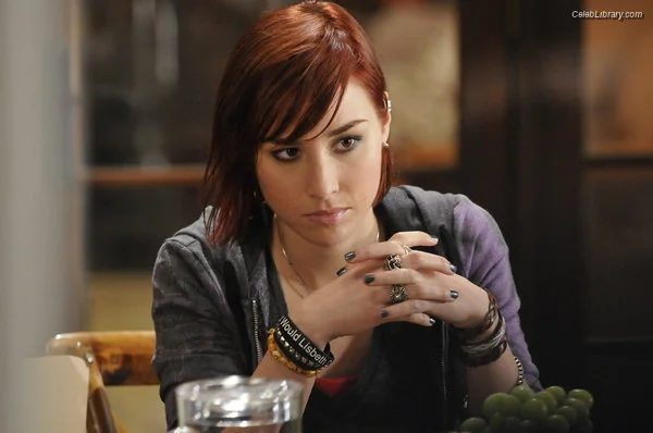 Allison Scagliotti photo 17 of 72