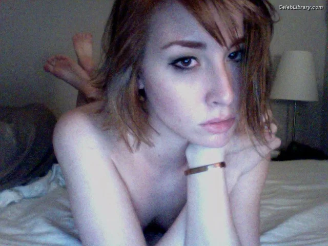 Allison Scagliotti photo 4 of 72