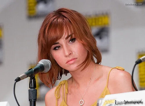 Allison Scagliotti photo 2 of 73