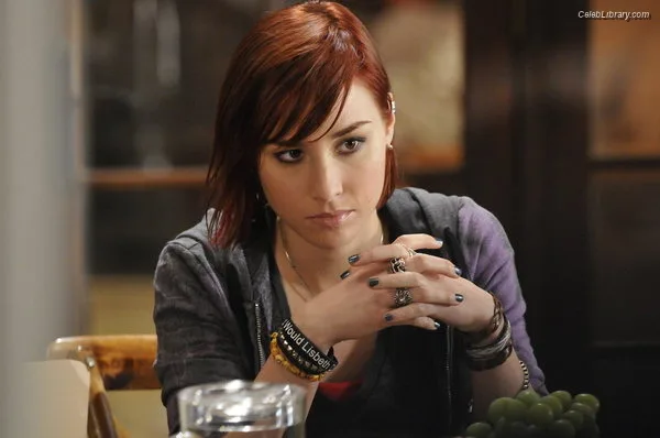 Allison Scagliotti photo 17 of 73