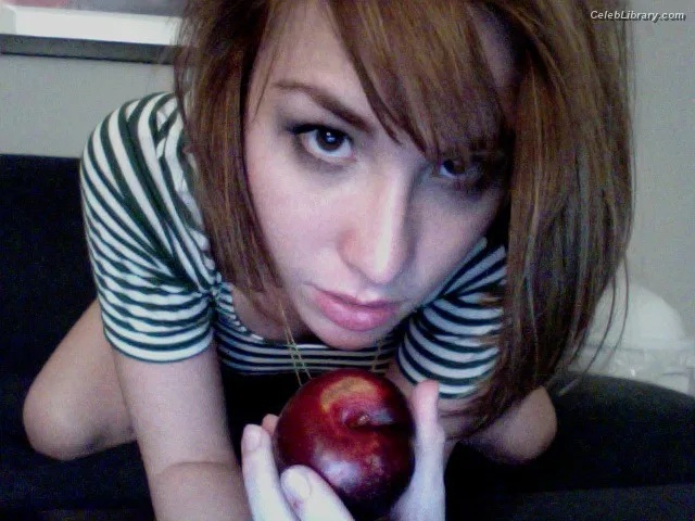 Allison Scagliotti photo 5 of 73