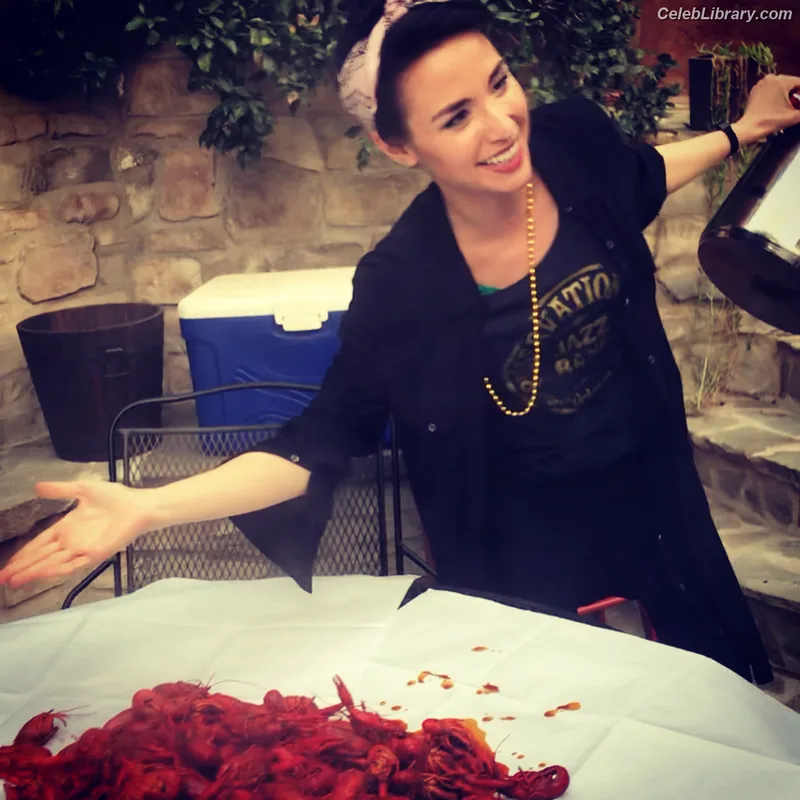 Allison Scagliotti photo 5 of 73