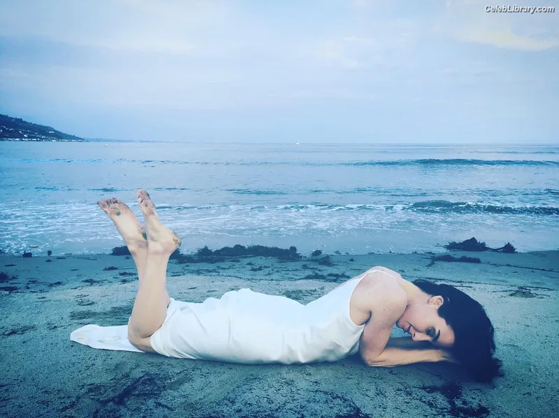 Allison Scagliotti photo 8 of 73
