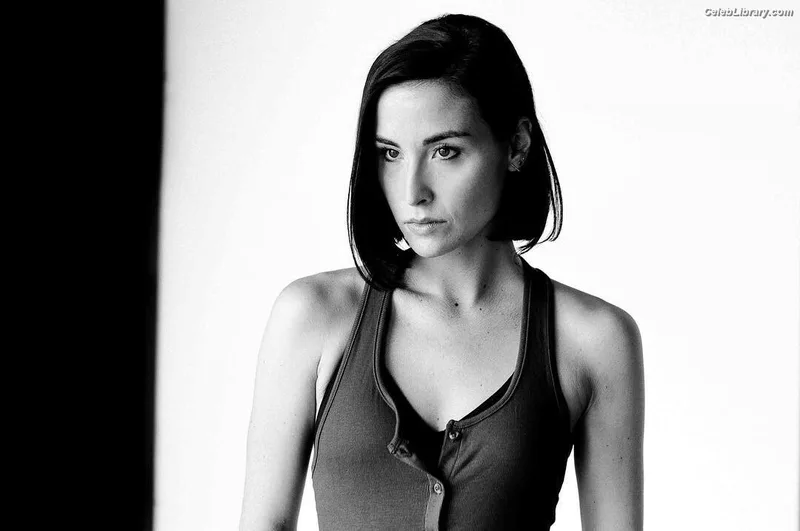 Allison Scagliotti photo 10 of 73