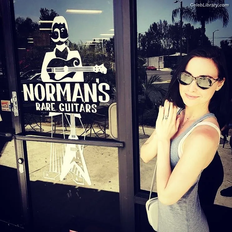 Allison Scagliotti photo 12 of 73