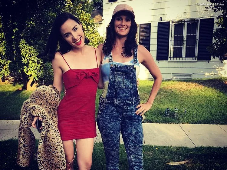 Allison Scagliotti photo 14 of 73