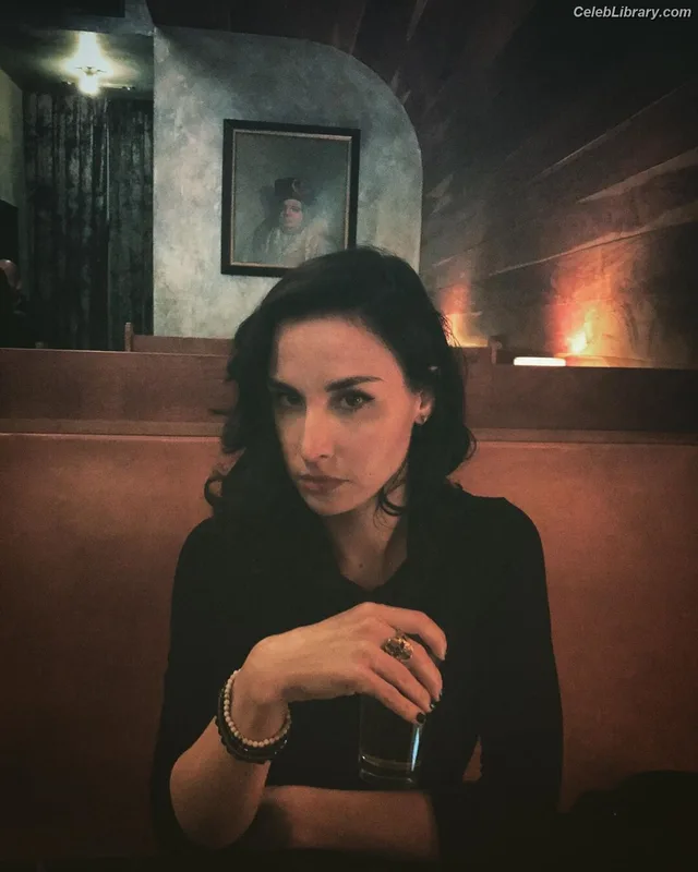 Allison Scagliotti photo 18 of 73