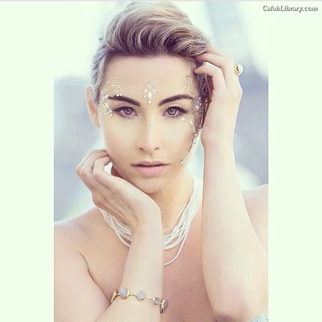 Allison Scagliotti photo 21 of 73