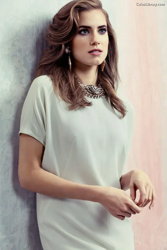 Allison Williams photo 6 of 106