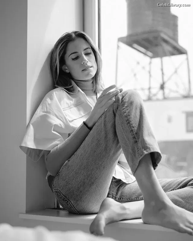 Allison Williams photo 14 of 106