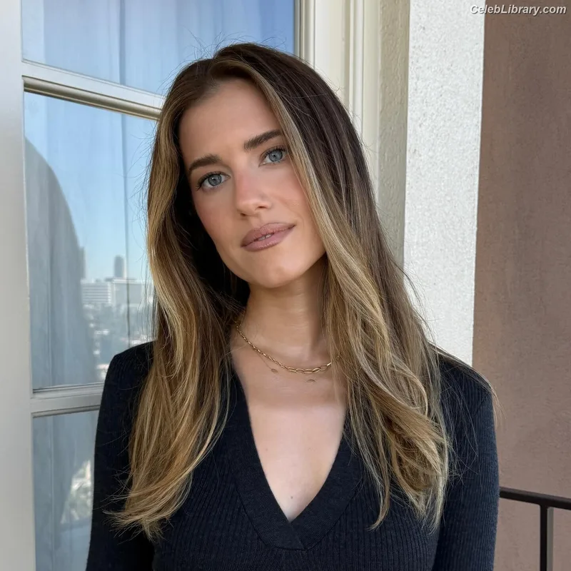 Allison Williams photo 21 of 107