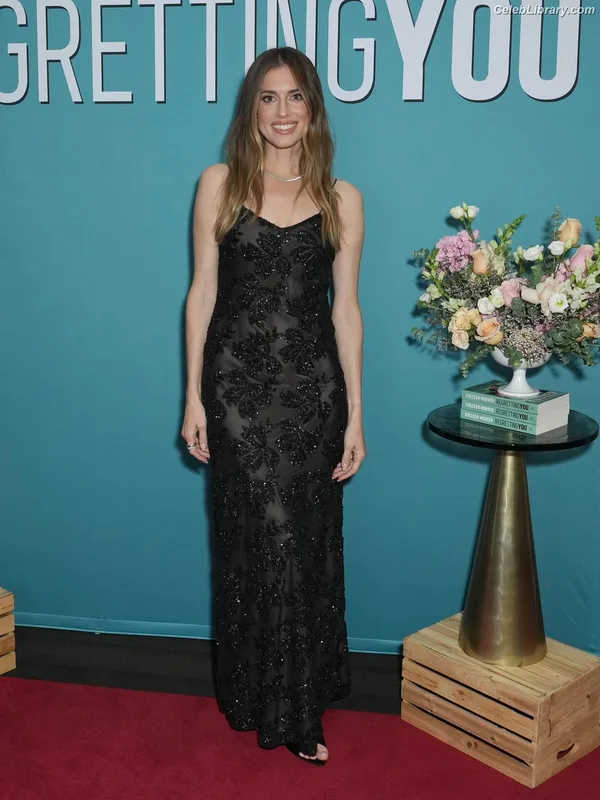 Allison Williams photo 4 of 107