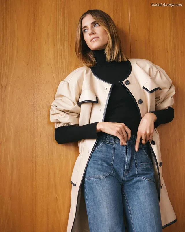 Allison Williams photo 7 of 107