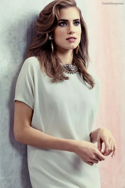 Allison Williams photo 6 of 107