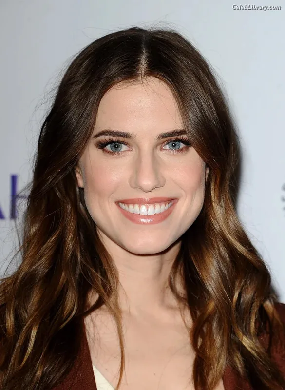 Allison Williams photo 13 of 107